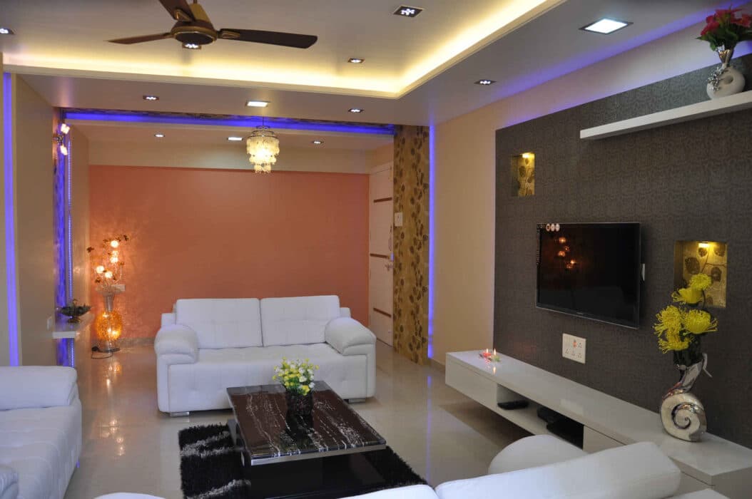 Modern Well-Illuminated Living Room Characterized by Beige Walls Modern Well-Illuminated Living Room Characterized by Beige Walls