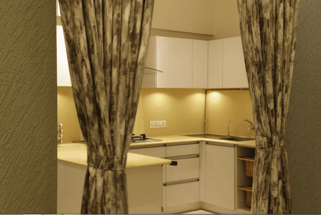 Handleless White Cabinetry with a Glossy Finish Handleless White Cabinetry with a Glossy Finish